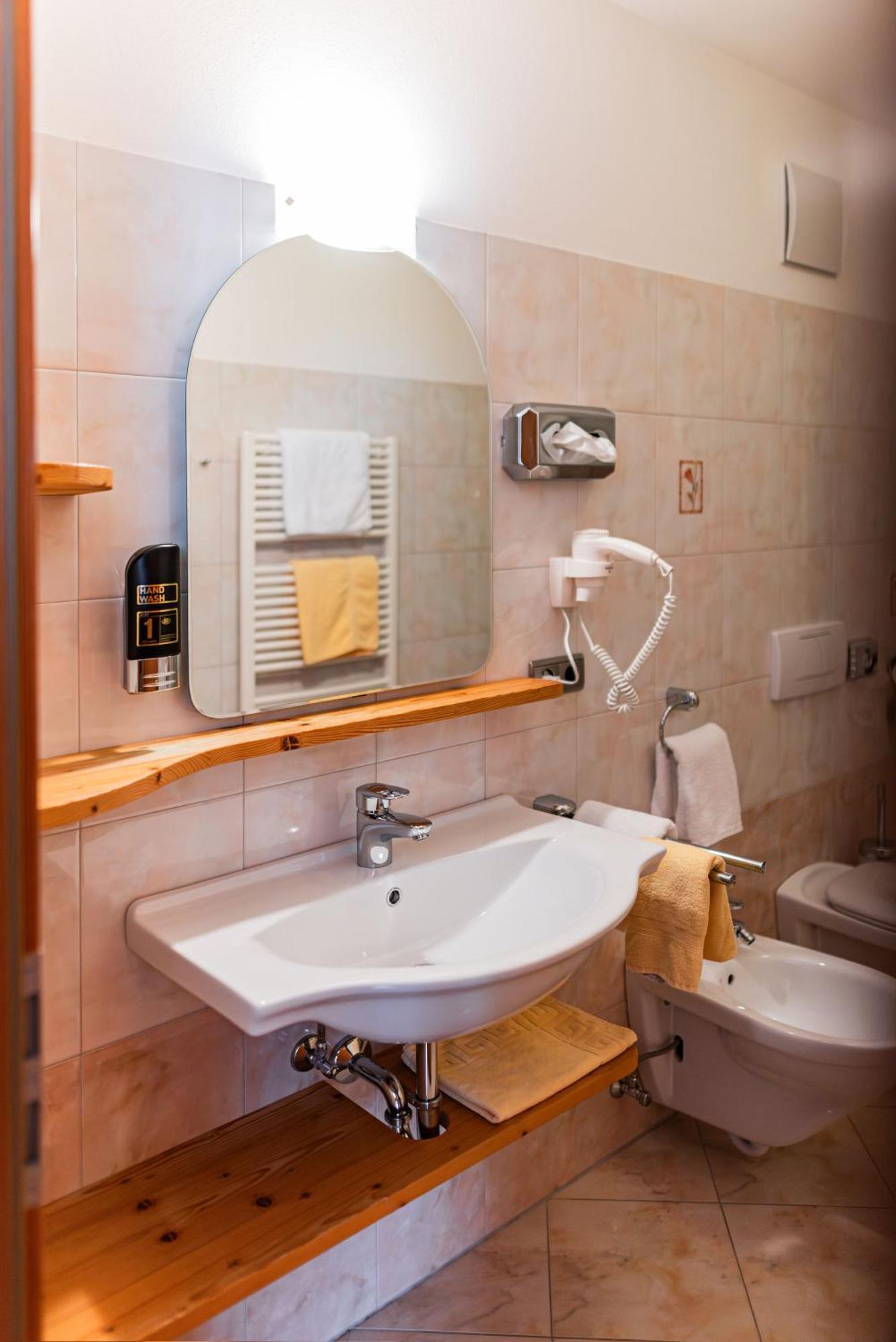 Hotel Ultnerhof Santa Gertrude Esterno foto